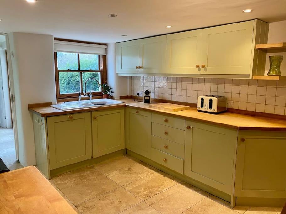 Cotswold Home Over 4 Floors - Perfect For Families Friends Contractors ชิปปิงนอร์ตัน ภายนอก รูปภาพ