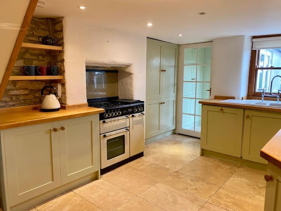 Cotswold Home Over 4 Floors - Perfect For Families Friends Contractors ชิปปิงนอร์ตัน ภายนอก รูปภาพ