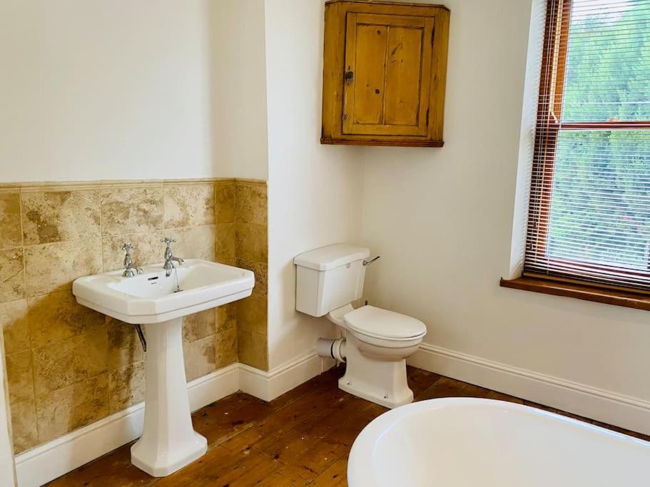 Cotswold Home Over 4 Floors - Perfect For Families Friends Contractors ชิปปิงนอร์ตัน ภายนอก รูปภาพ